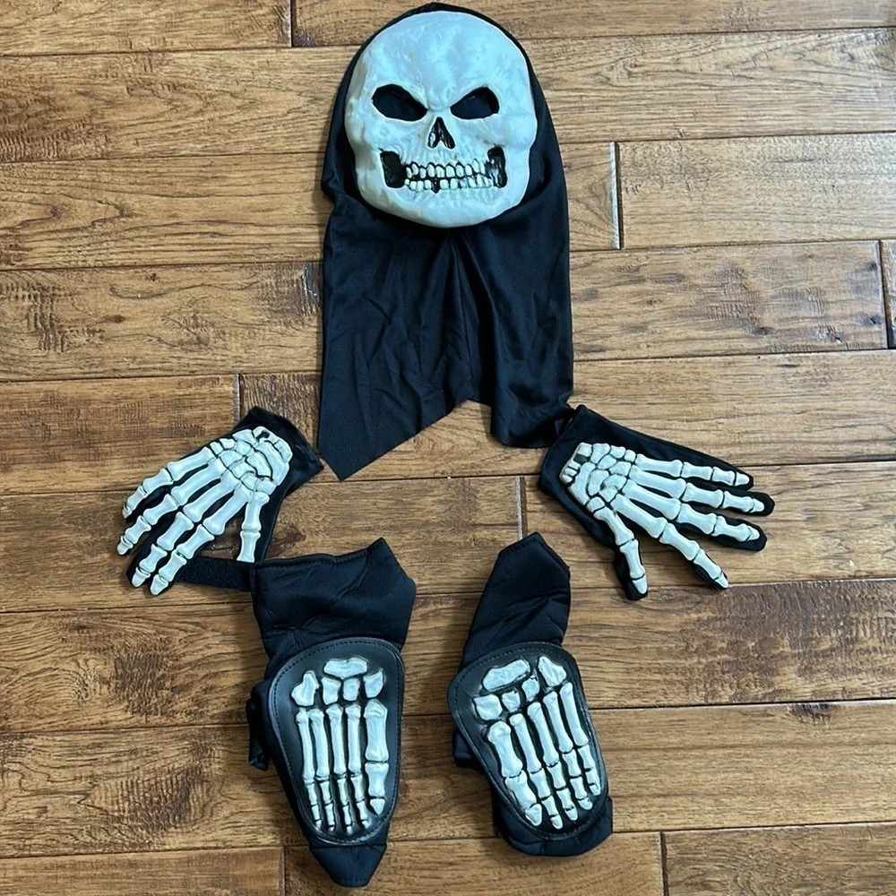 Spirit Halloween Kids Glow in the Dark Skelebones Skeleton Costume Size Large